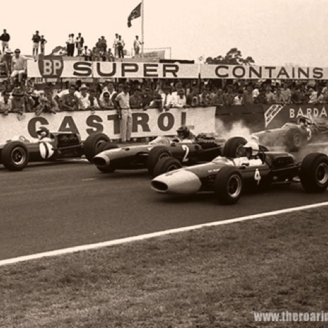 Grille de départ : Jimmy, Graham Hill, sur BRM P261, Franck Gardner sur sa Brabham BT 11